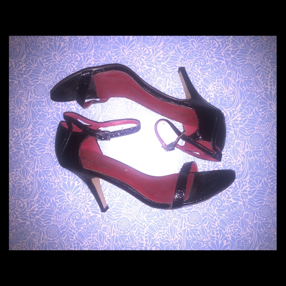 Ladies strap sandal heel